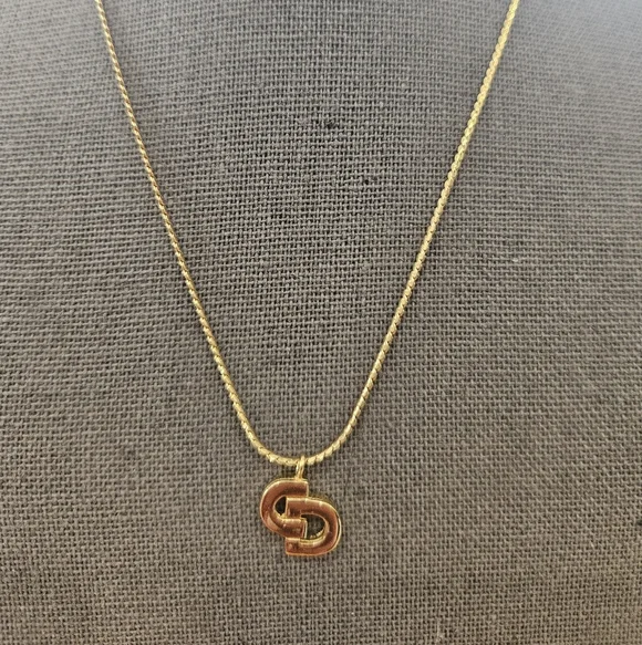 Dior Gold Interlocking Necklace - Picture 6 of 11